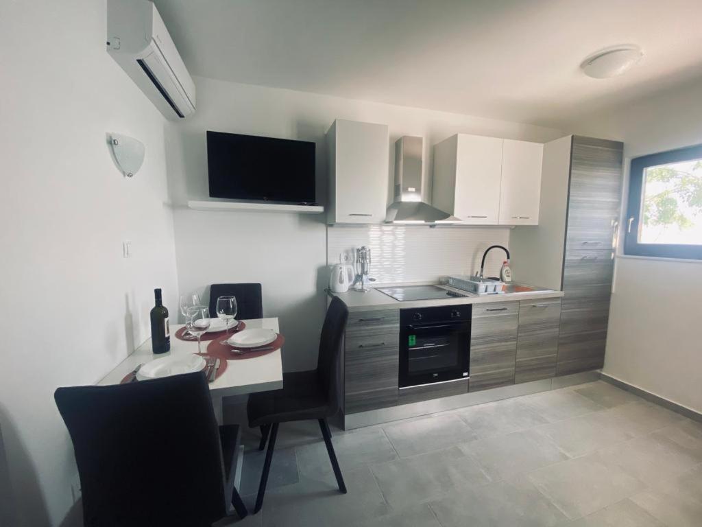 Apartmani Mila Starigrad Paklenica Zewnętrze zdjęcie
