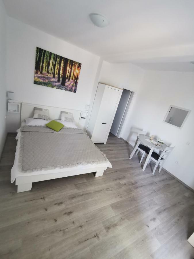 Apartmani Mila Starigrad Paklenica Zewnętrze zdjęcie