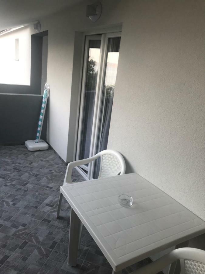 Apartmani Mila Starigrad Paklenica Zewnętrze zdjęcie